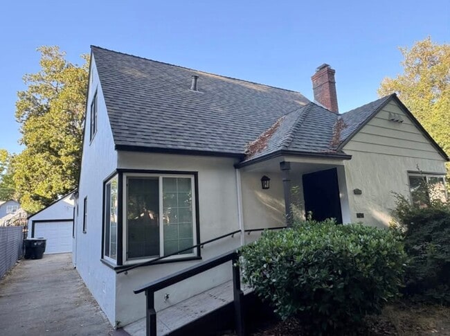 Building Photo - 2823 F St Rental