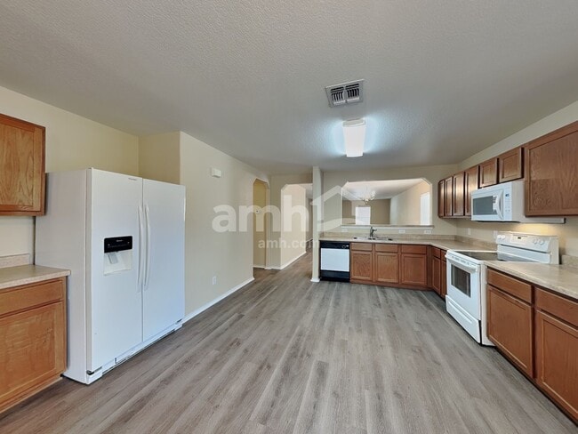 Photo - 806 Silverado Way