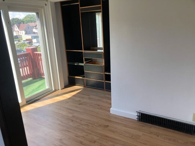 Building Photo - Gaurav-3822 - 3824 N PORT WASHINGTON AV Unit 3824