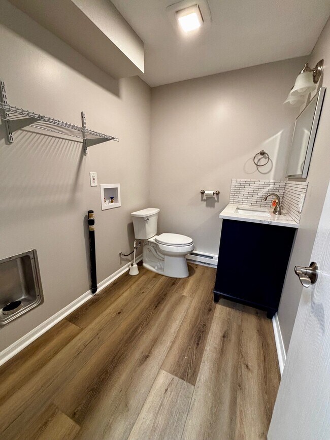 Photo - 981 Yale Ave