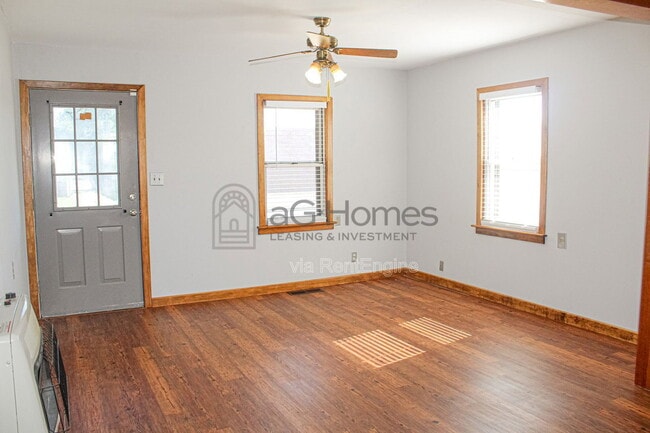 Photo - 317 W Peach St