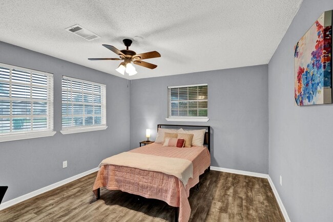 Photo - 5610 Haight St