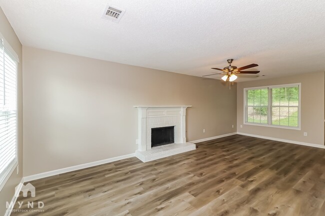 Photo - 203 Peachtree Glen Dr