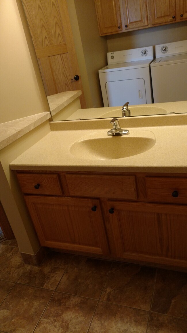 6280-6200 2B 1B 980 pies cuadrados - Kensington