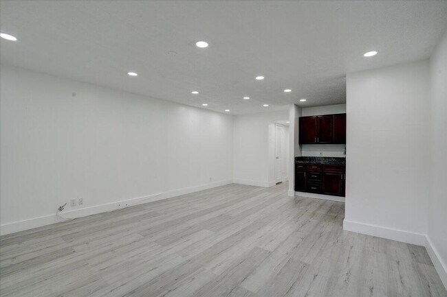 Photo - 110 Dorchester E