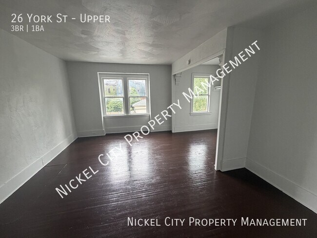 Building Photo - 26 York St Unit Upper