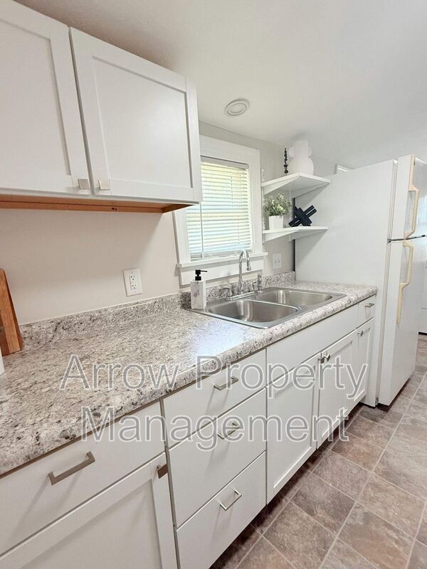 Photo - 2970 Starr St
