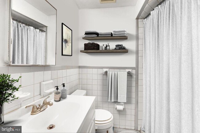 Photo - 2018 South St