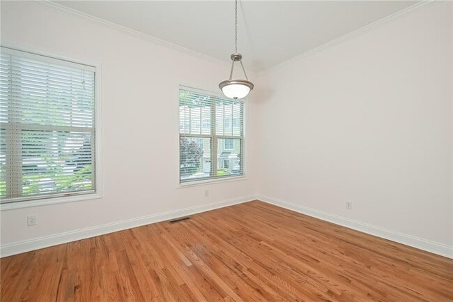 Photo - 1915 Sterling Oaks Cir NE