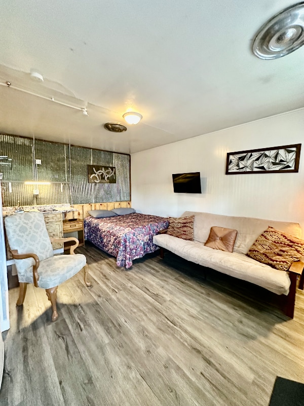 Photo - 210 E North St