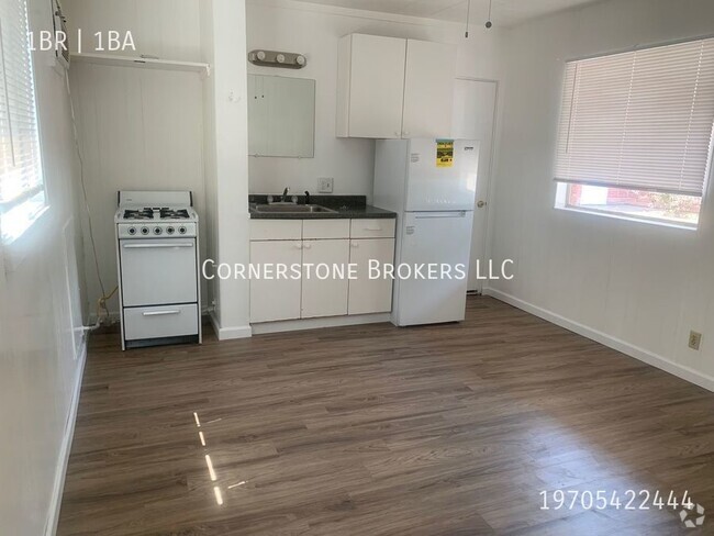 Building Photo - 1 Bedroom 1 Bathroom Updated Apartment In ... Unit E