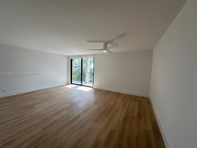 Photo - 2625 Collins Ave Condo Unit 411