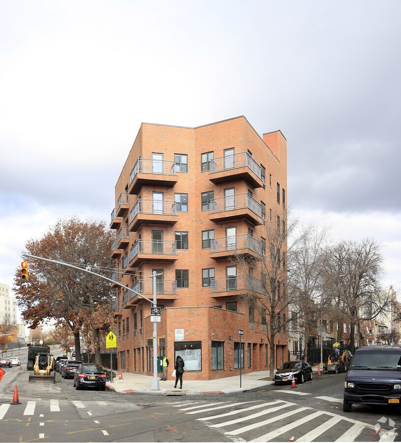 Photo - 1395 Nelson Ave