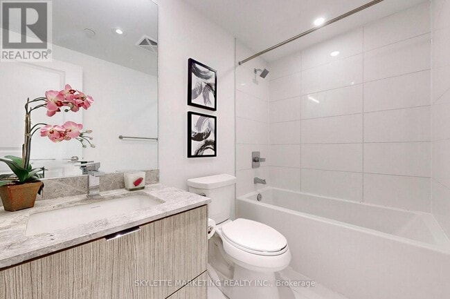 Photo - 395 Bloor St E Unit 3201