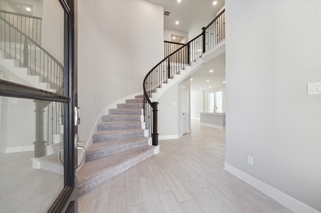 Photo - 127 Nightshade St