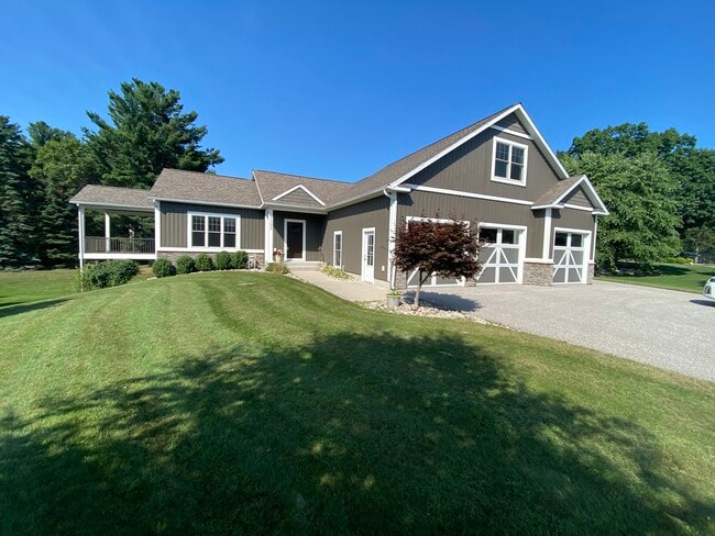 Building Photo - 1398 N Lakeshore Dr Rental