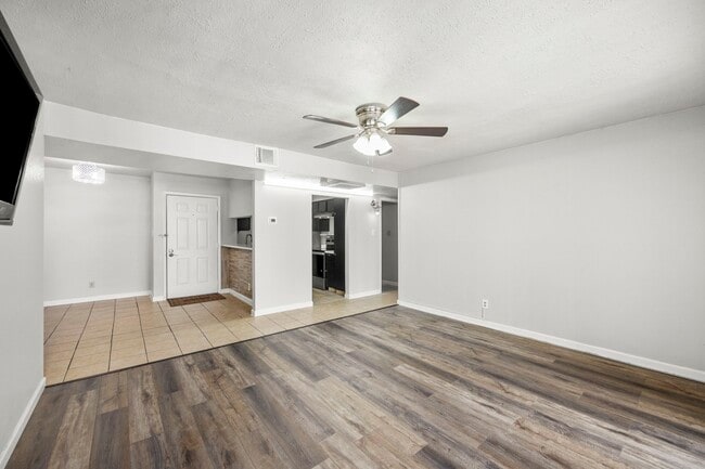 Photo - 206 Plaza Verde Dr