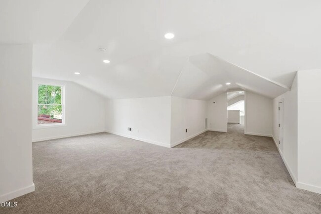 Photo - 611 W Pearsall St