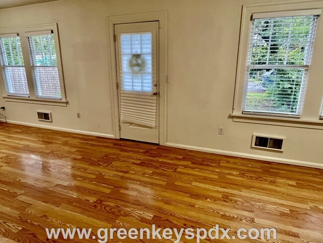 Photo - This 3-bedroom 1-bathroom house has a larg...