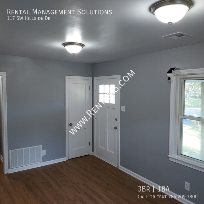 Photo - 117 SW Hillside Dr