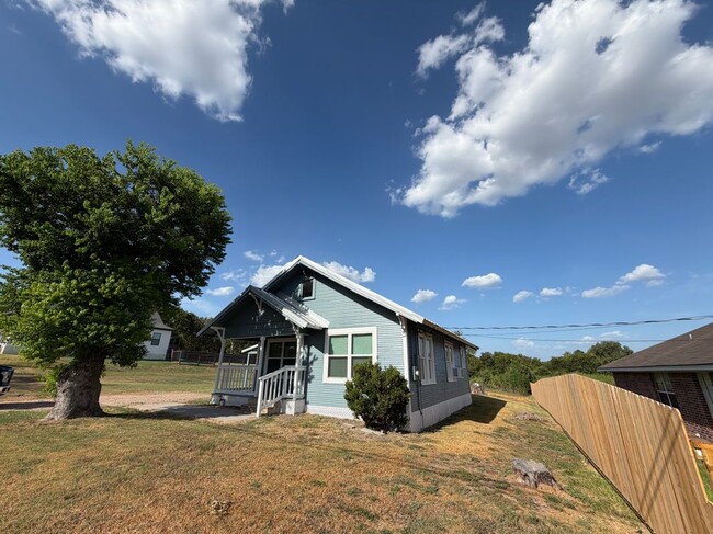 Photo - 700 Burleson St