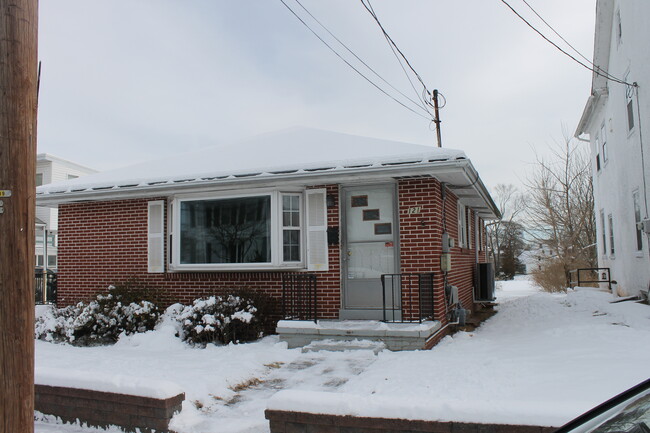 Photo - 121 S Main St