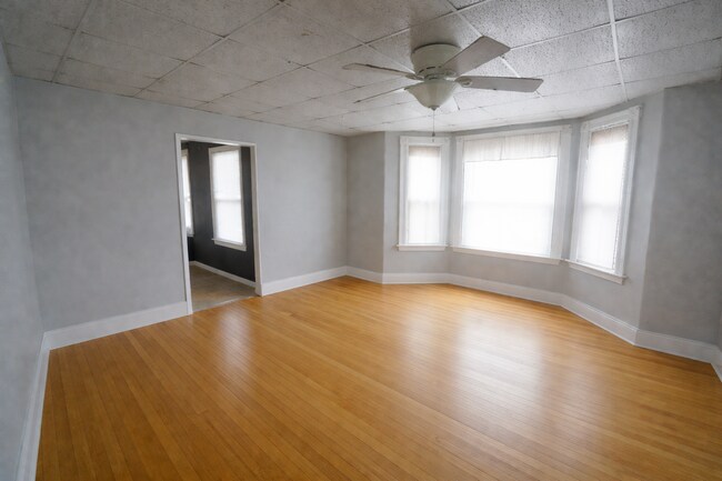 Comedor - 465 E High St Unidad 1