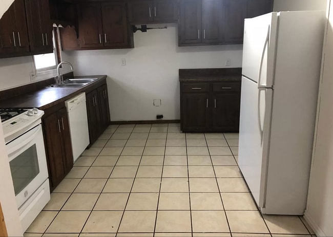 Photo - 3 Bedroom | 1 Bathroom Home | w/car port in drive | PET FRIENDLY