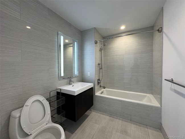 Photo - 131-03-131-40 40th Rd Unit 16P