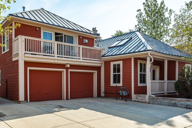 Building Photo - Refreshed Park Ave. Duplex with Historic O... Rental