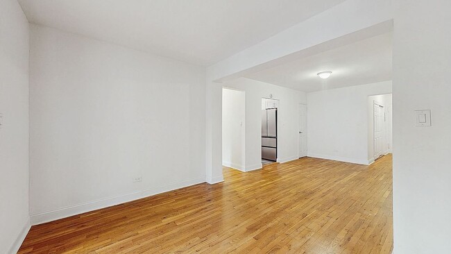 Photo - 282 E 35th St