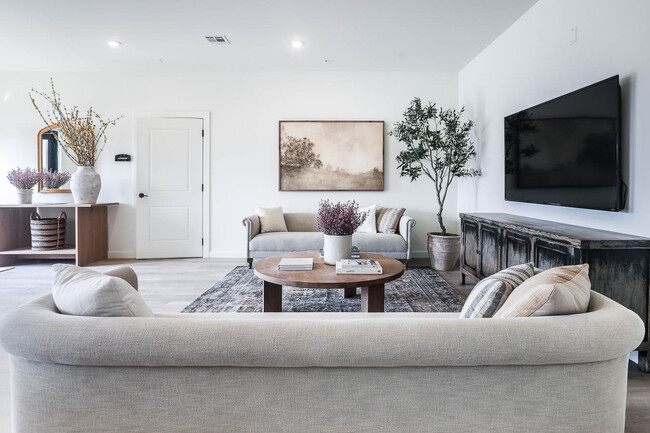 Photo - Fallbrook Flats Apartments