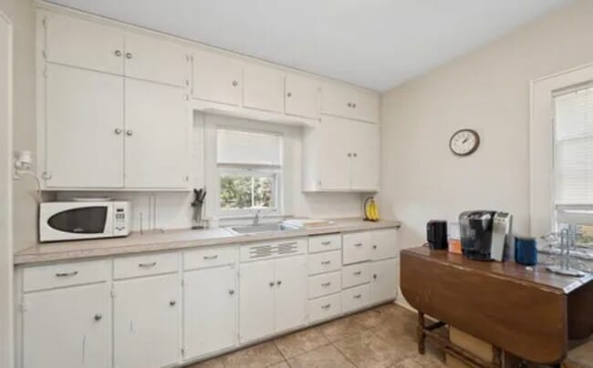 Photo - 303 3rd St NW