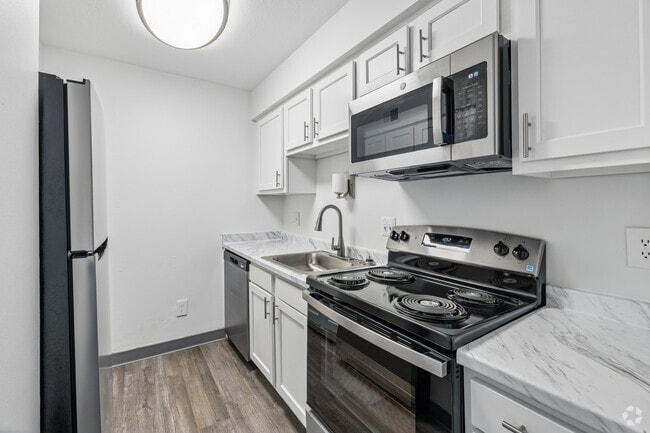 1BR, 1BA - 646SF - Kitchen