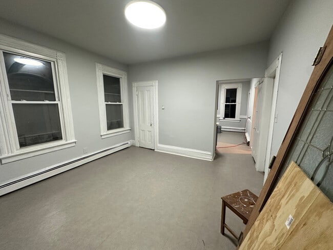 Building Photo - 15 Pennington St Rental