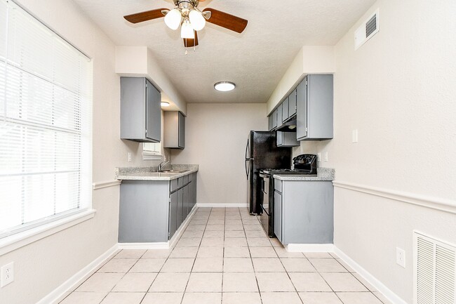 Photo - 1526 East Ave Unit 203