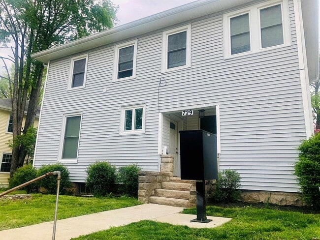 Building Photo - 729 E Hunter Ave Unit #1