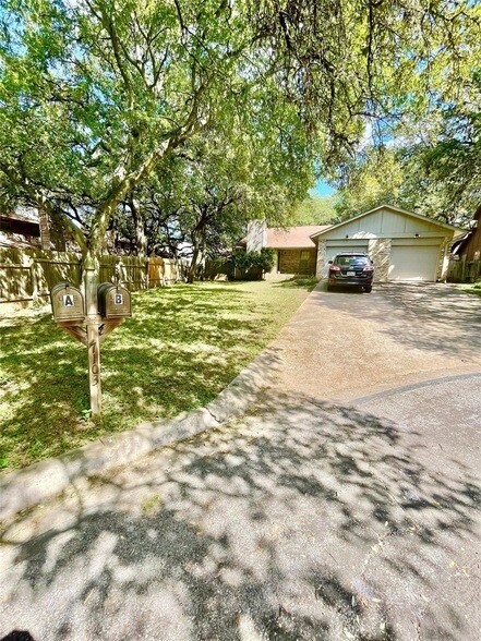 Building Photo - 7103 Woodhue Ct Unit A