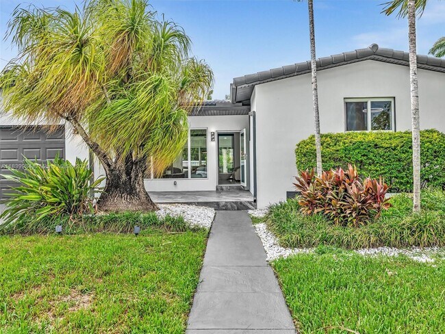 Photo - 915 N 14th Ave Casa