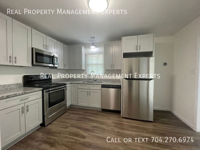 Photo - 2825 Wedgefield Dr