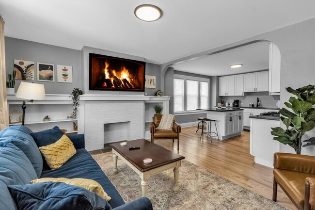 Building Photo - Furnished 7-Bedroom, 4-Bath Whole House in North Buffalo Unit H
