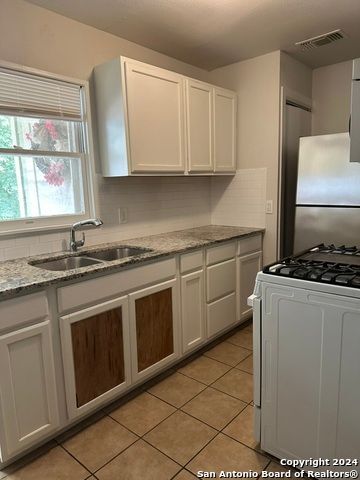 Photo - 1221 thorain