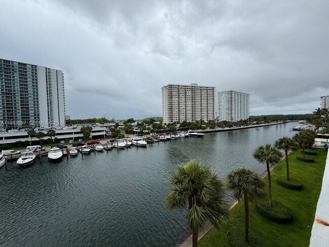 Photo - 220 Kings Point Dr Unit 501