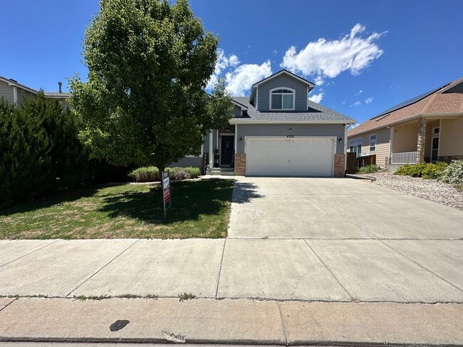 Photo - Stunning 4-bedroom 4-bathroom Home Close to Fort Carson, Schriever AFB, and Peterson SFB!!!