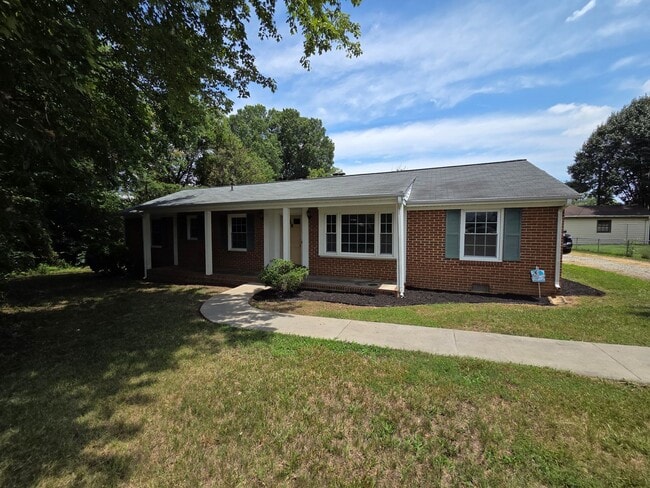 Photo - Large 3 bedroom brick rancher with 1.5 bathrooms.