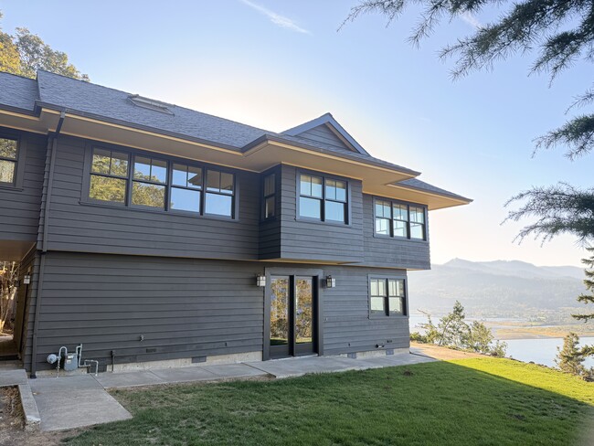 Building Photo - 395 SW Eyrie Rd Unit #1