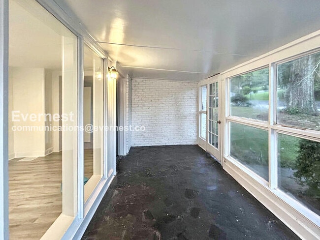 Photo - 1026 Lynhurst Dr SW