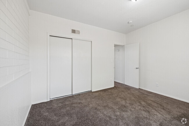 2BR, 1BA - 725SF - Second Bedroom