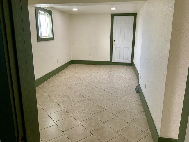 Building Photo - 1129 Cleveland Ave Unit Basement