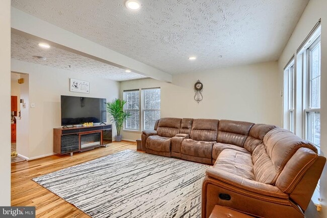 Photo - 10 Bluestem Ct